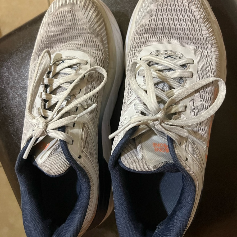 Hoka bondi 7 size 7.5B